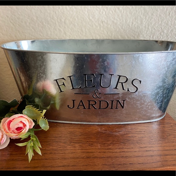 Greenbrier International Other - 2/$10🎄🎄🎄New Galvanized Metal Garden Basket/Bucket HOLIDAY SALE🎄🎄🎄
